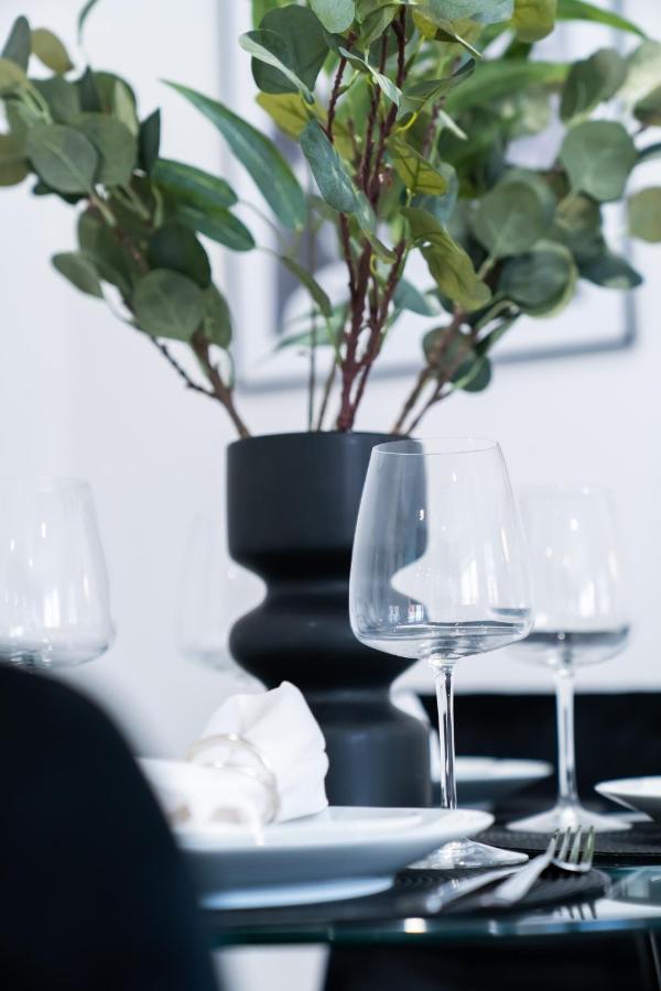 Hosta Group - Prestige 1 Bed Apartment - The Olive Cambridge  Eksteriør billede